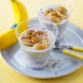 Chia pudding with baked bananas and coconut