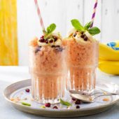 Παγωμένο smoothie με μπανάνες Chiquita και ροδάκινα