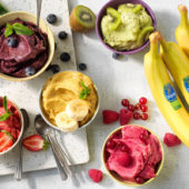 Παγωτό vegan με μπανάνα Chiquita, μάτσα, ακτινίδιο και μούρα