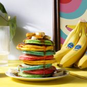 Πολύχρωμα και αφράτα pancake με μπανάνα Chiquita