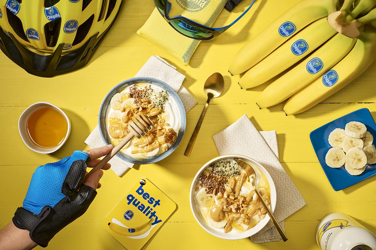 Μπολ με στραγγιστό γιαούρτι, μπανάνα και φυστικοβούτυρο για μετά από τη γυμναστική από την Chiquita